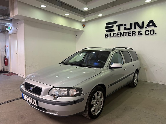Volvo V70 4 of 5