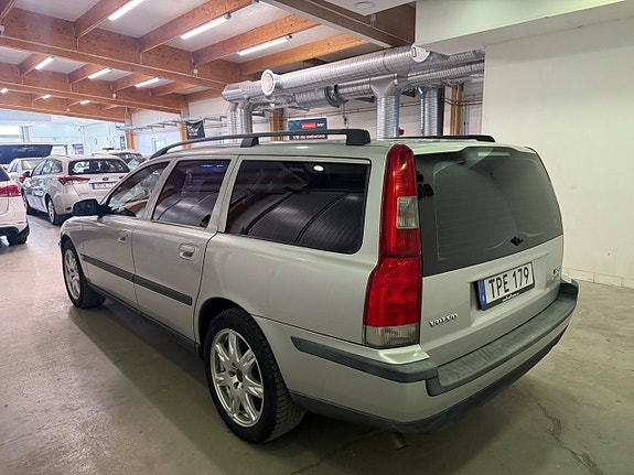 Volvo V70 9 of 12