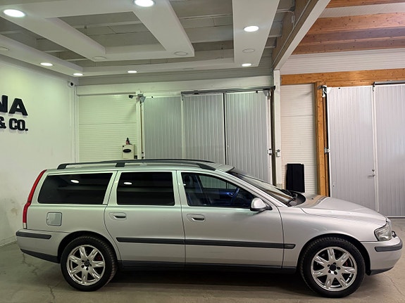 Volvo V70 12 of 12