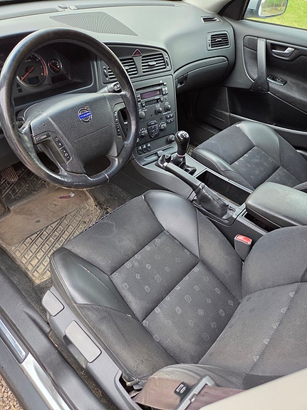 Volvo V70 4 of 5