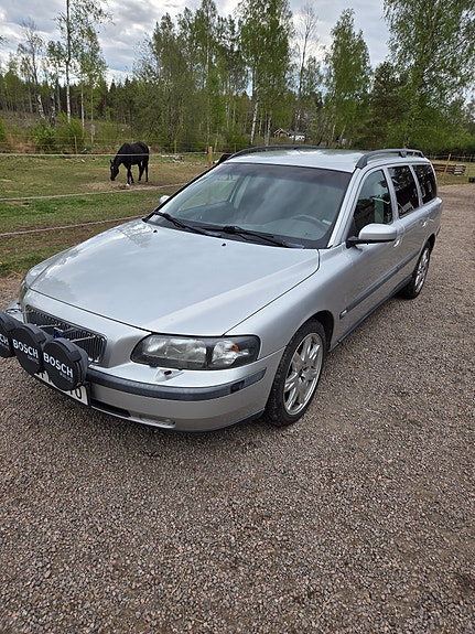 Volvo V70 2 of 5