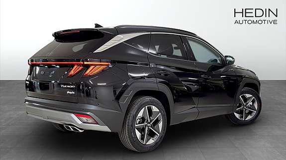 Hyundai Tucson 2 of 5