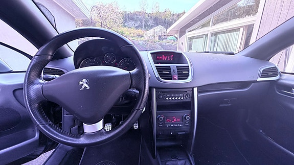 Peugeot 207 CC 8 of 18