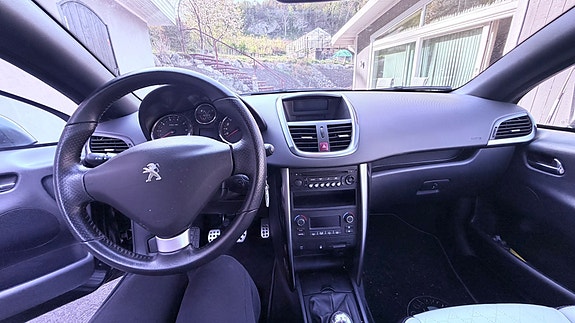 Peugeot 207 CC 10 of 18