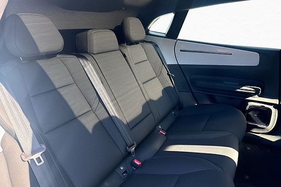 Polestar 4 14 of 19