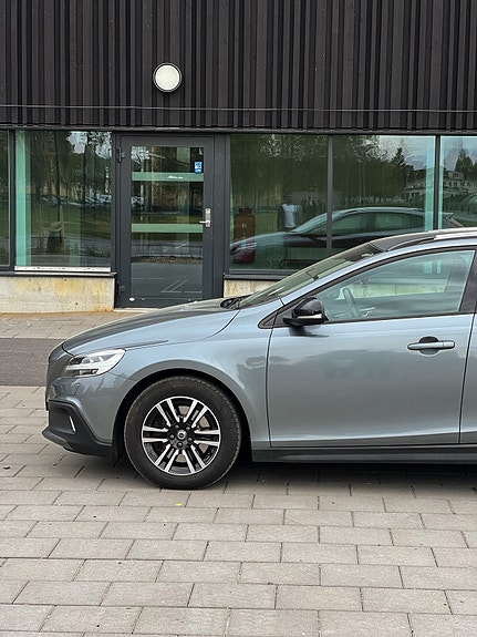 Volvo V40 Cross Country 3 of 5
