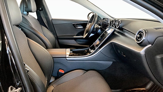 Mercedes-Benz C300 3 of 5