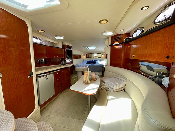 Sea Ray 355 Sundancer 7 of 9