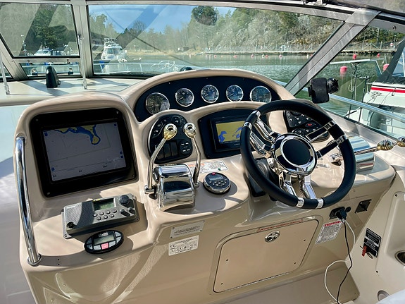 Sea Ray 355 Sundancer 4 of 9