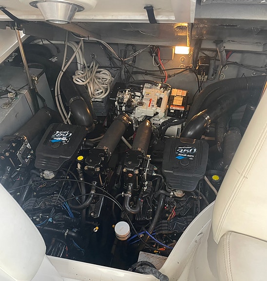 Sea Ray 355 Sundancer 8 of 9
