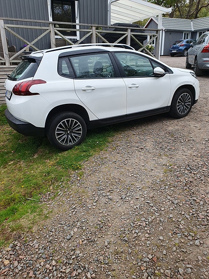 Peugeot 2008 2 of 2