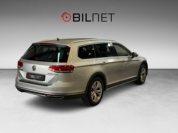 Volkswagen Passat Alltrack 2 of 5