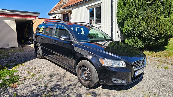 Volvo V50 2 of 22