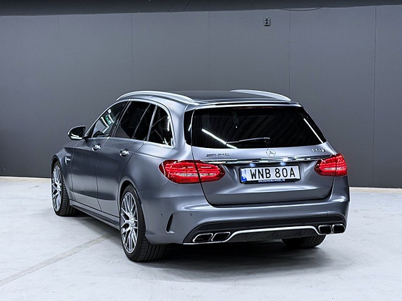 Mercedes-Benz C63 10 of 22