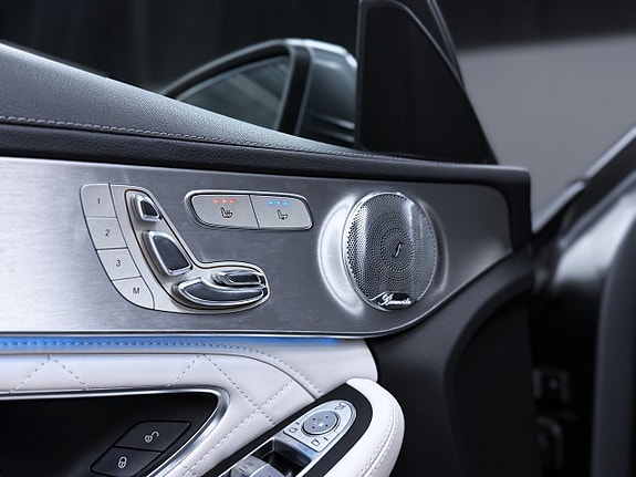 Mercedes-Benz C63 7 of 22