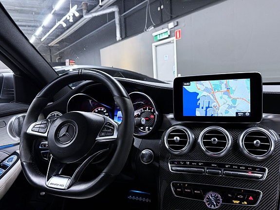 Mercedes-Benz C63 17 of 22