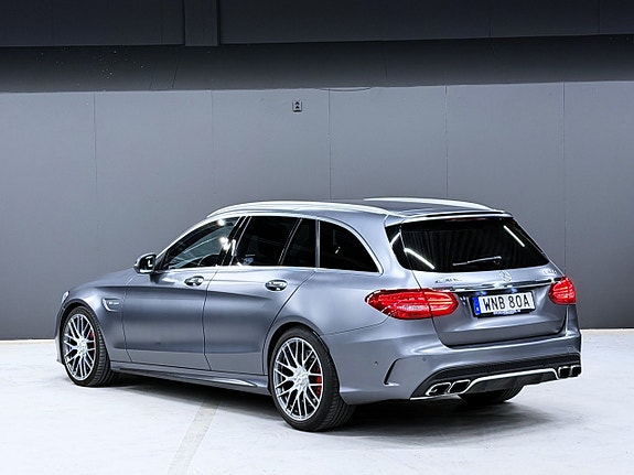 Mercedes-Benz C63 2 of 22