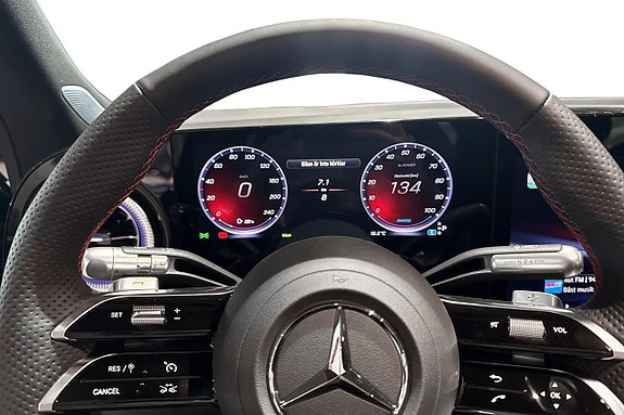 Mercedes-Benz GLB250+ 10 of 12