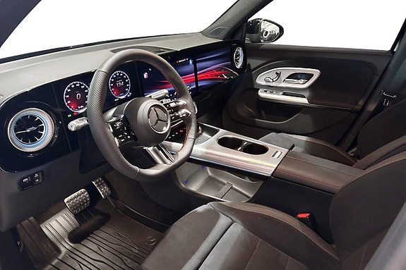 Mercedes-Benz GLB250+ 11 of 12