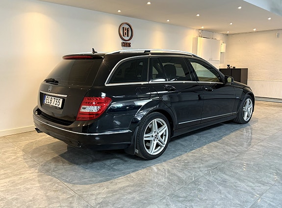 Mercedes-Benz C250 4 of 5