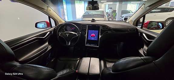 Tesla Model X 8 of 14