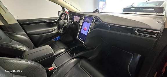 Tesla Model X 10 of 14