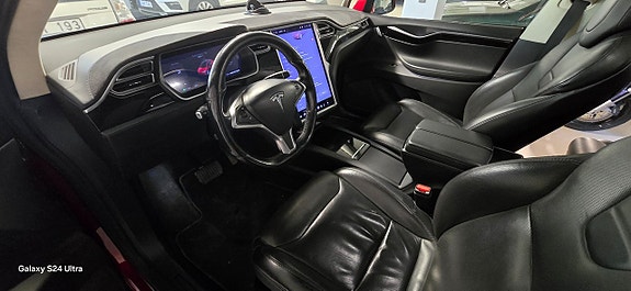 Tesla Model X 12 of 14
