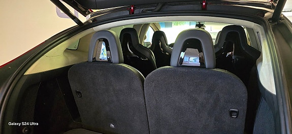 Tesla Model X 13 of 14