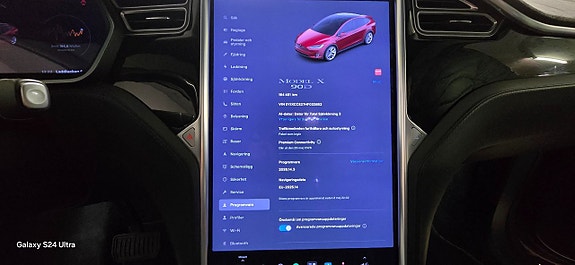 Tesla Model X 11 of 14