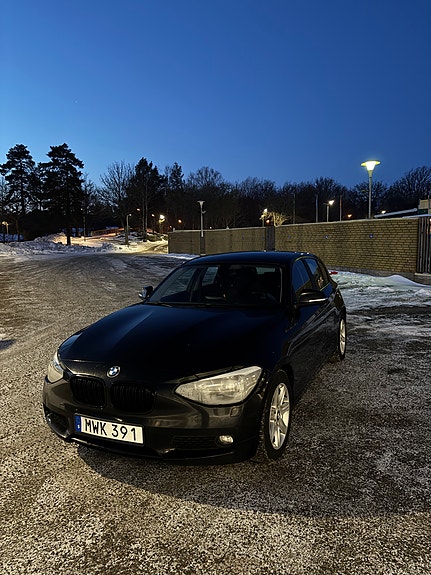 BMW 118d 3 of 5