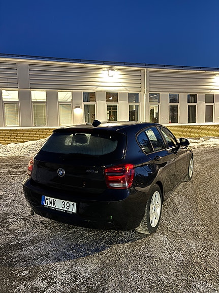 BMW 118d 4 of 5