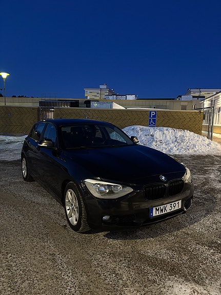 BMW 118d 2 of 5