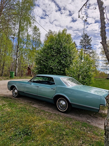 Oldsmobile Dynamic 88 2 of 5