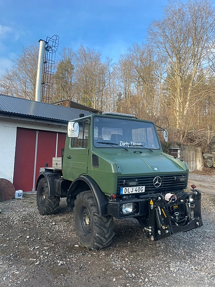 Mercedes-Benz 2 of 5
