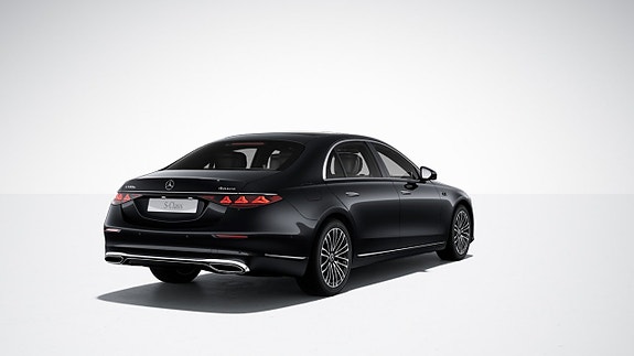 Mercedes-Benz S580 e 3 of 5