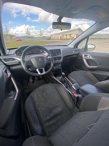 Peugeot 2008 3 of 5