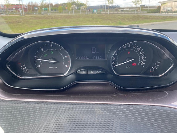 Peugeot 2008 4 of 5