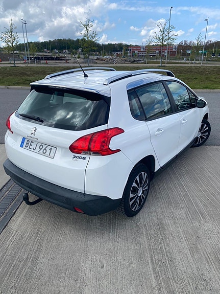 Peugeot 2008 2 of 5