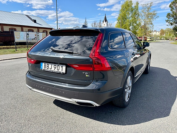 Volvo V90 Cross Country 4 of 5
