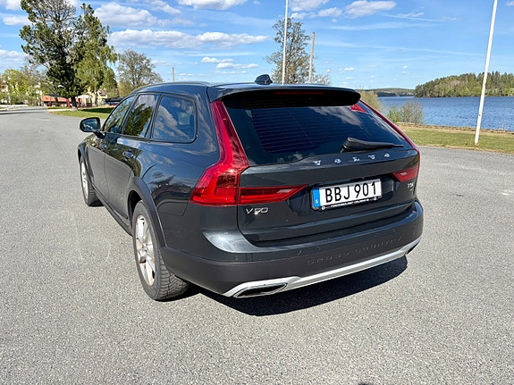 Volvo V90 Cross Country 3 of 5