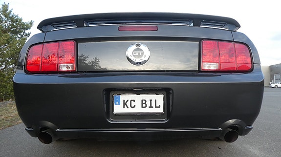 Ford Mustang 8 of 23