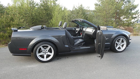 Ford Mustang 10 of 23