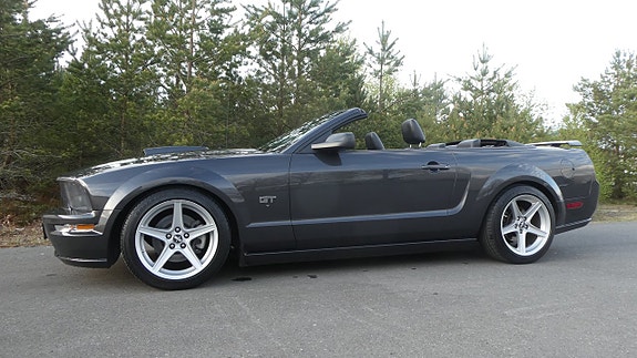Ford Mustang 3 of 23