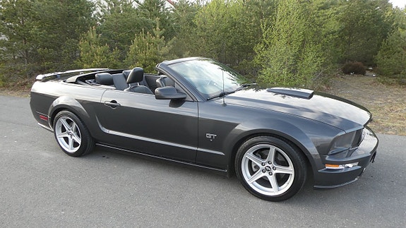 Ford Mustang 4 of 23