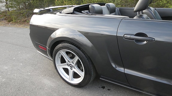 Ford Mustang 6 of 23