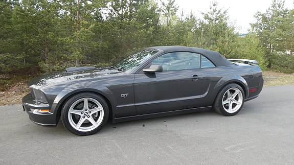 Ford Mustang 9 of 23