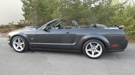 Ford Mustang 18 of 23