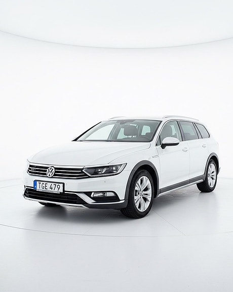 Volkswagen Passat Alltrack 2 of 5
