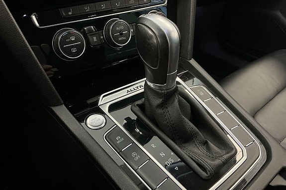 Volkswagen Passat Alltrack 18 of 28