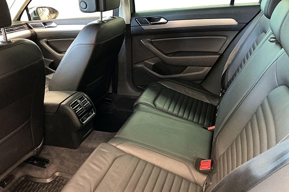 Volkswagen Passat Alltrack 12 of 28